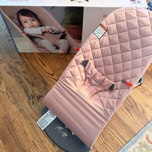 BabyBjorn Bouncer in dusty pink